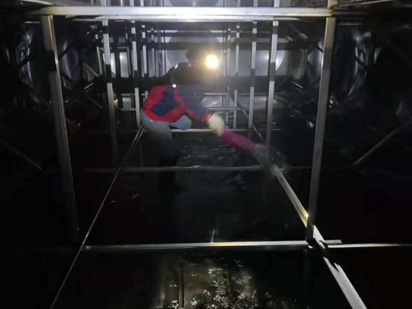 二次供水箱清洗服務-專業(yè)清洗-設(shè)備齊全-安全可靠